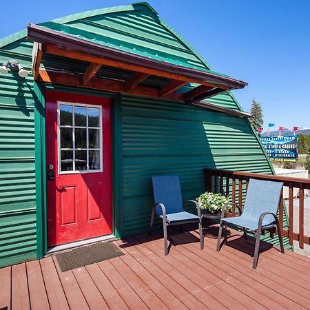 Sky Eco - Glacier General Store And Cabins Coram 외부 사진