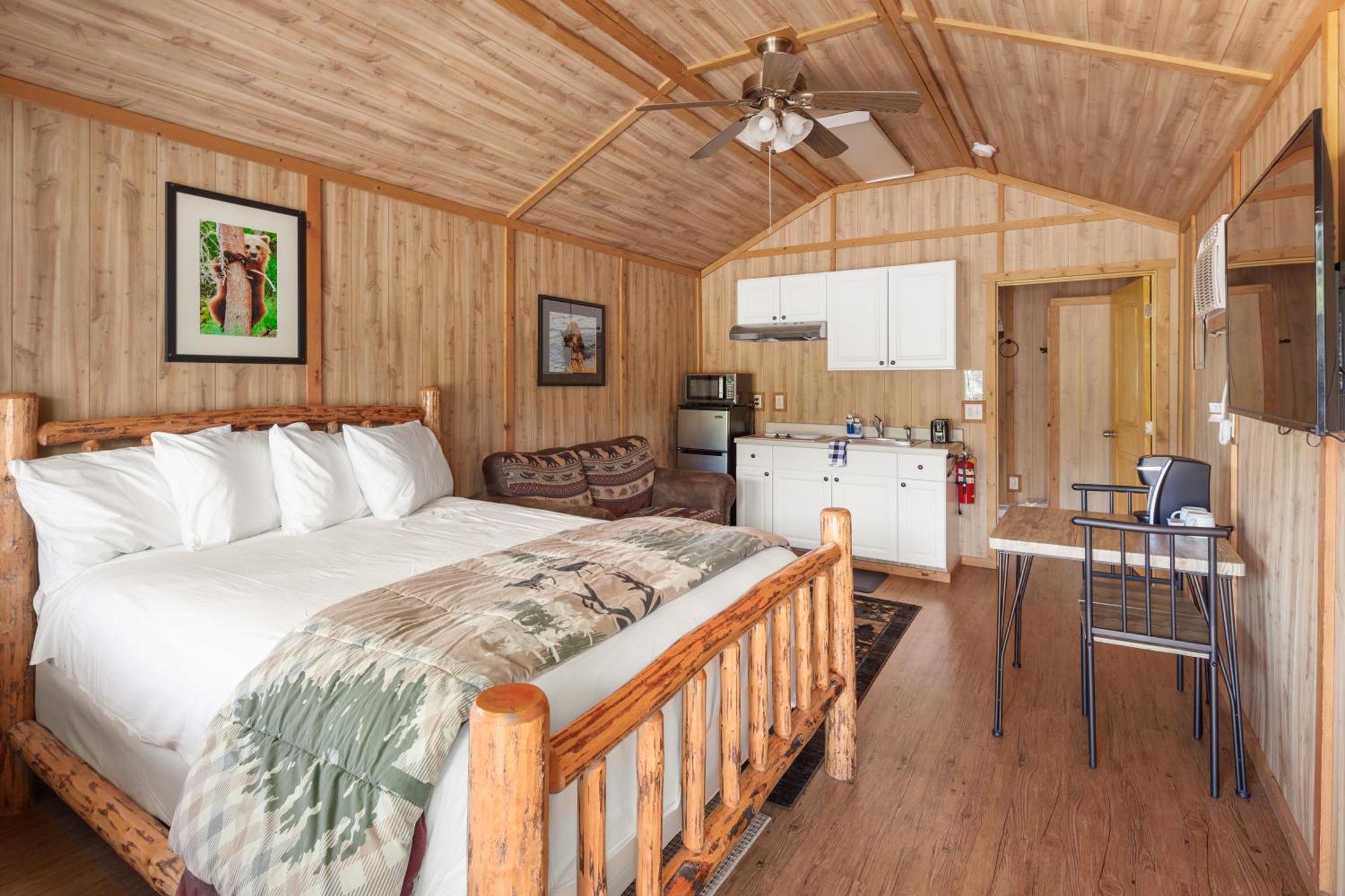 Sky Eco - Glacier General Store And Cabins Coram 외부 사진