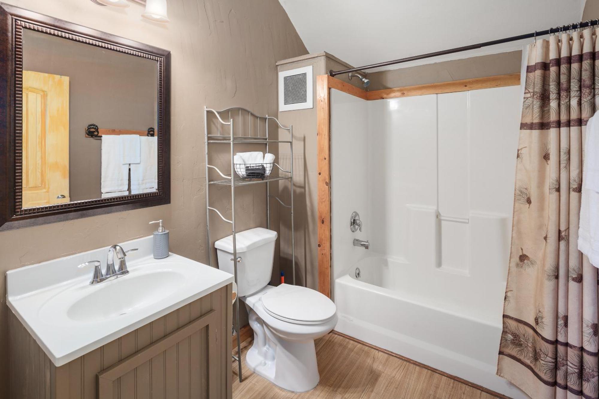 Sky Eco - Glacier General Store And Cabins Coram 외부 사진