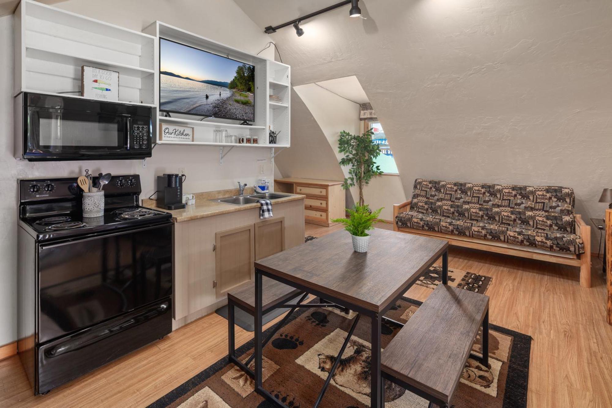 Sky Eco - Glacier General Store And Cabins Coram 외부 사진