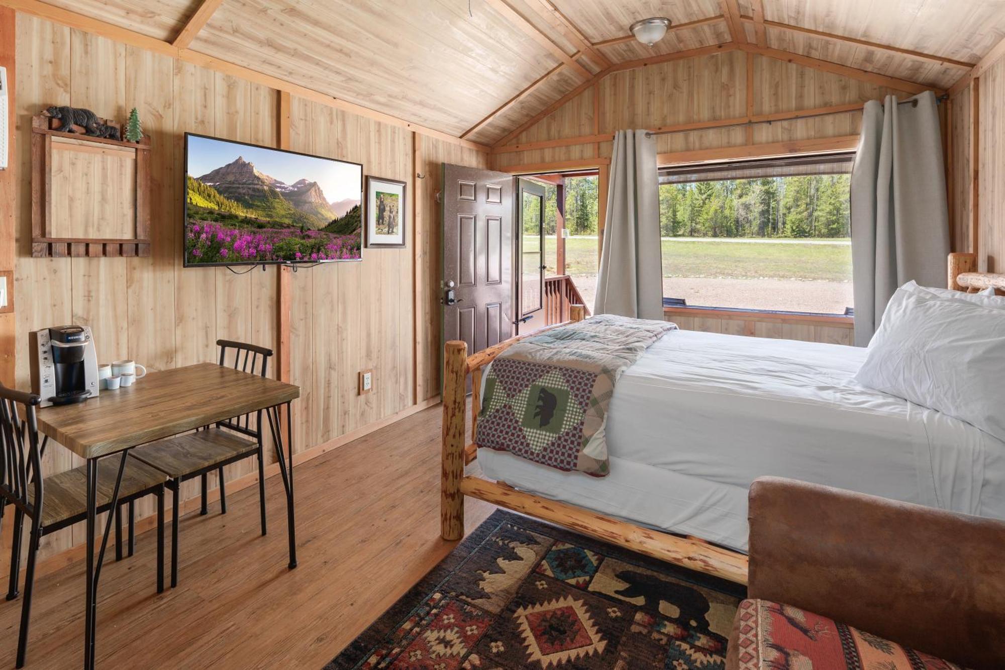 Sky Eco - Glacier General Store And Cabins Coram 외부 사진