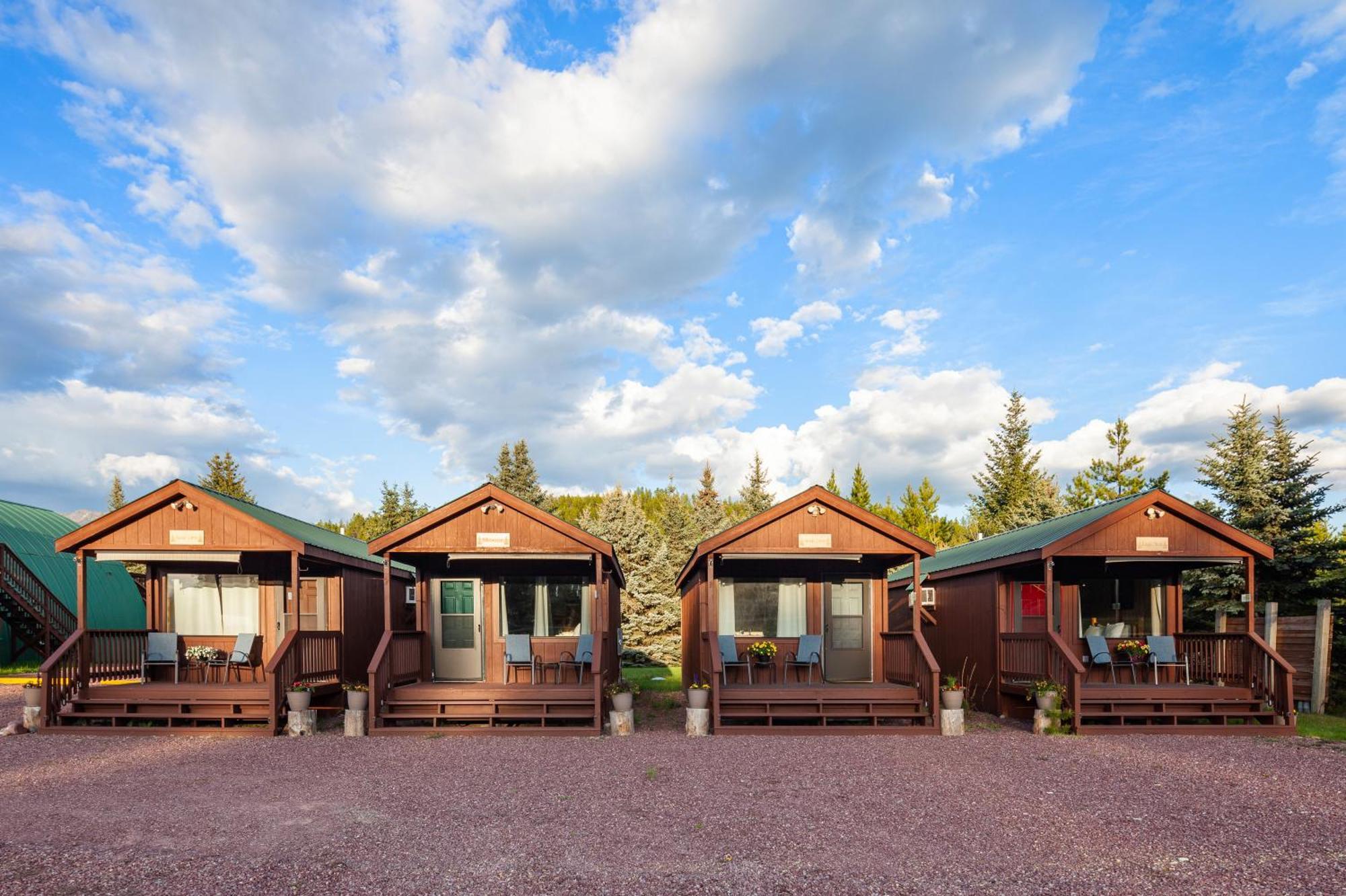 Sky Eco - Glacier General Store And Cabins Coram 외부 사진