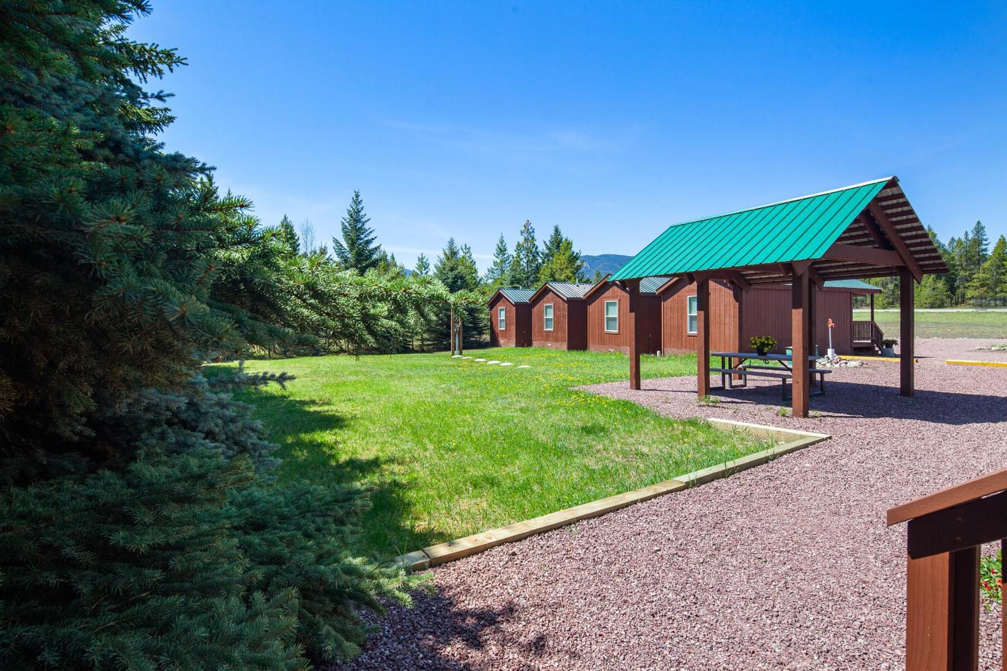 Sky Eco - Glacier General Store And Cabins Coram 외부 사진