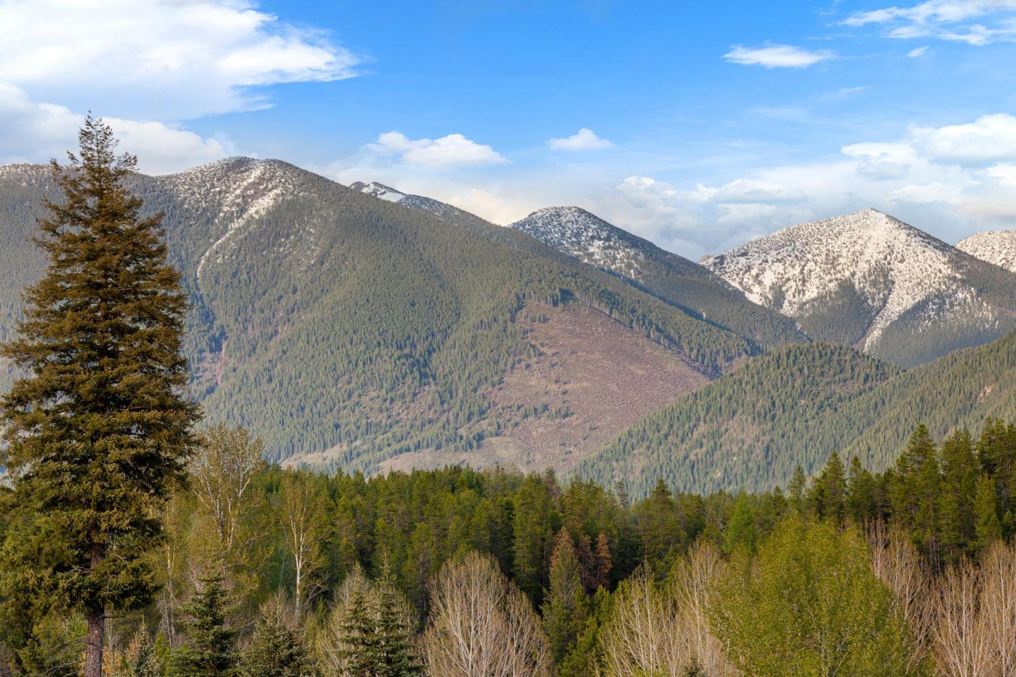 Sky Eco - Glacier General Store And Cabins Coram 외부 사진