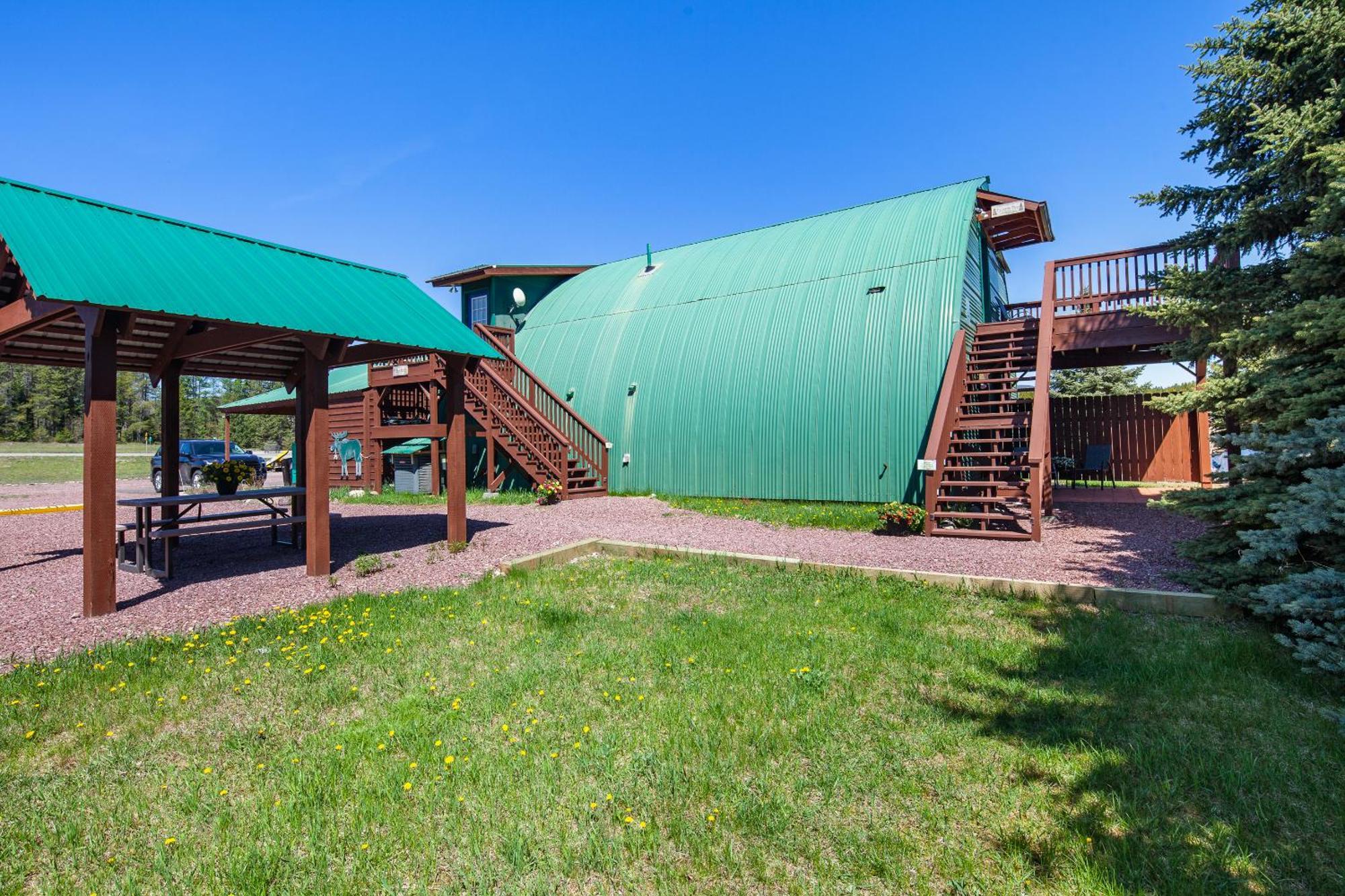 Sky Eco - Glacier General Store And Cabins Coram 외부 사진