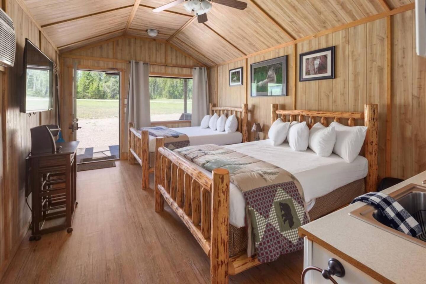 Sky Eco - Glacier General Store And Cabins Coram 외부 사진