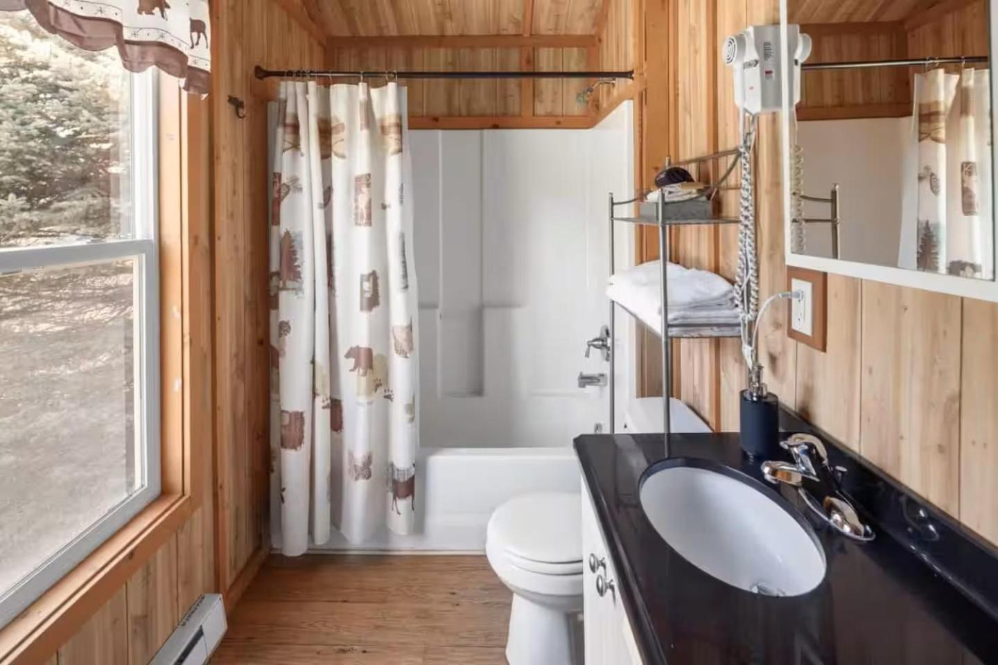 Sky Eco - Glacier General Store And Cabins Coram 외부 사진