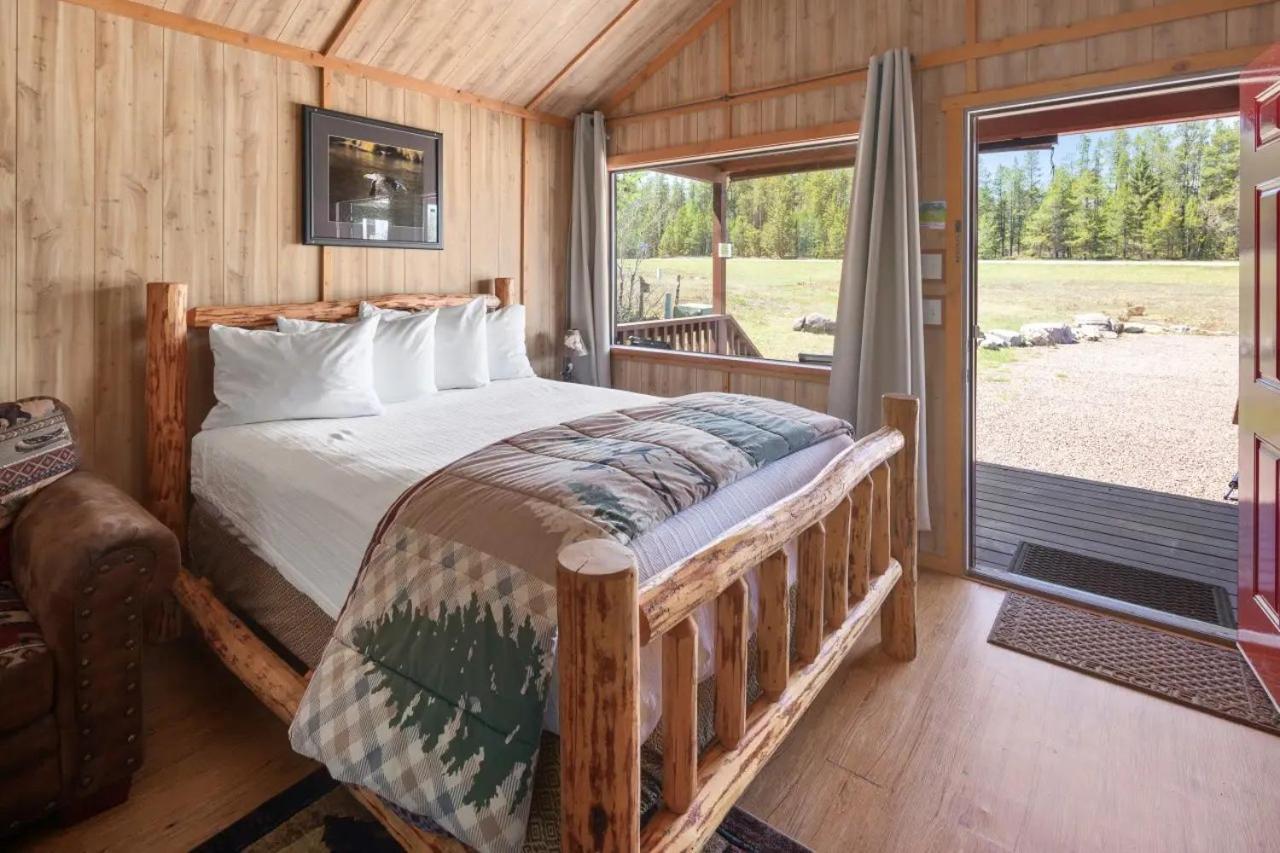 Sky Eco - Glacier General Store And Cabins Coram 외부 사진
