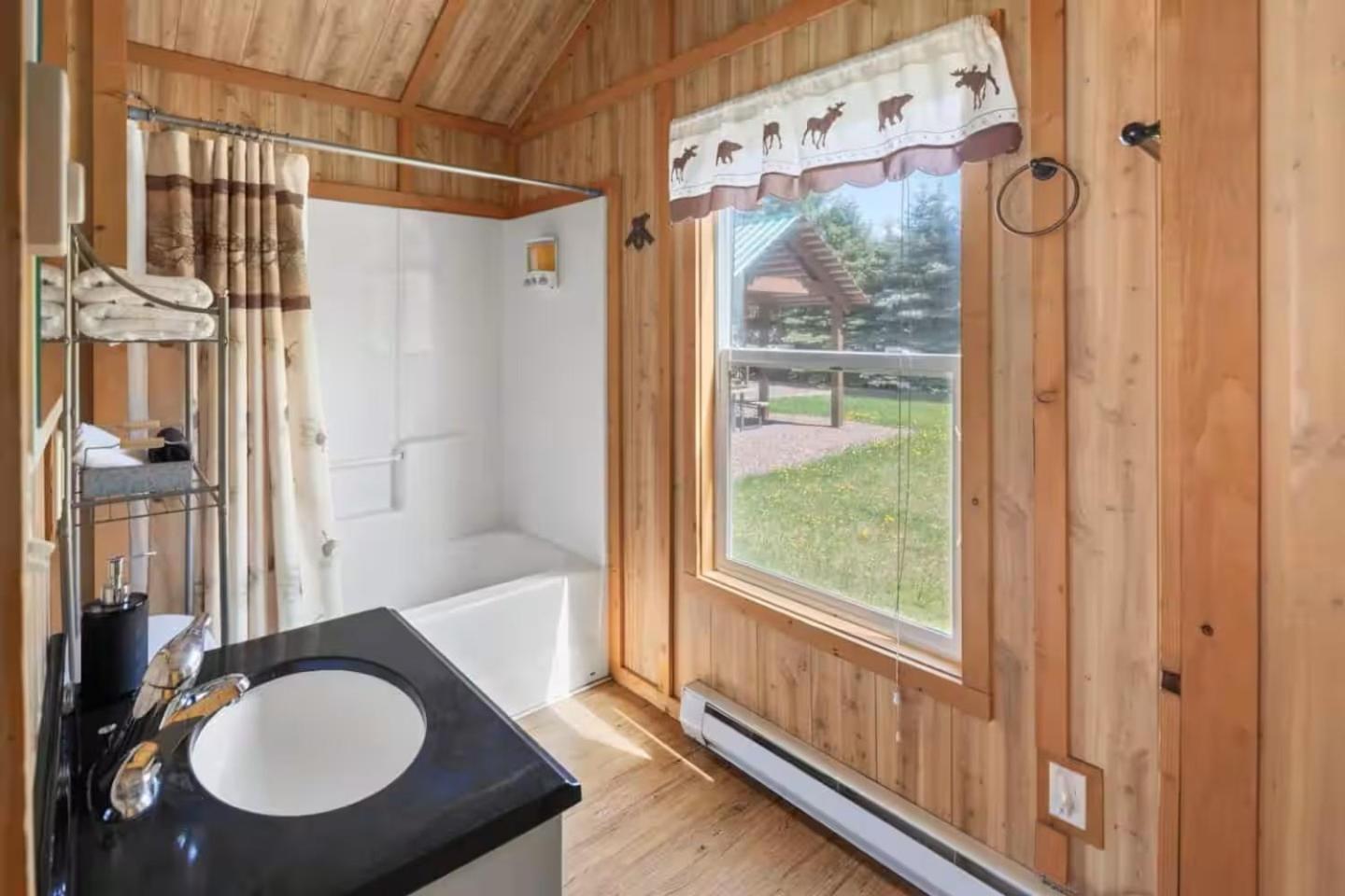 Sky Eco - Glacier General Store And Cabins Coram 외부 사진
