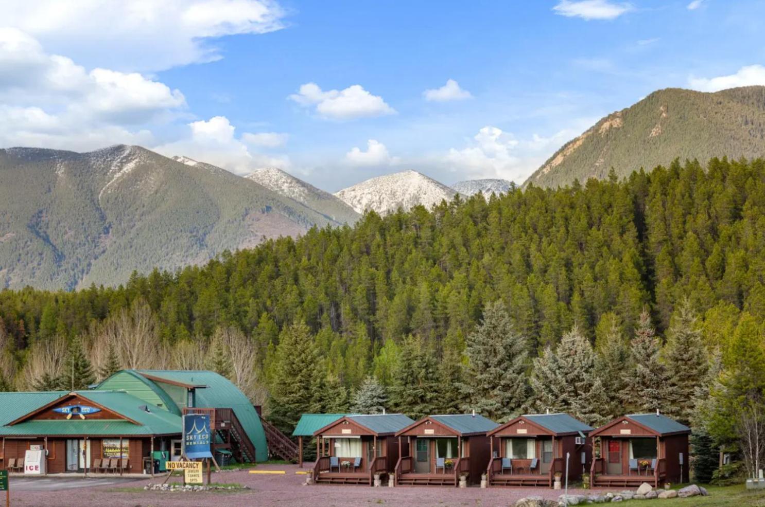 Sky Eco - Glacier General Store And Cabins Coram 외부 사진