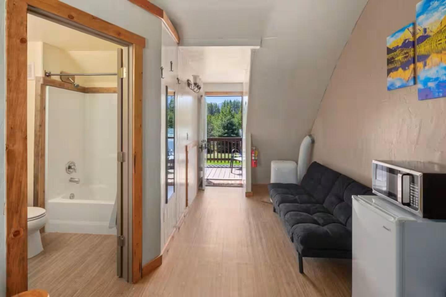 Sky Eco - Glacier General Store And Cabins Coram 외부 사진