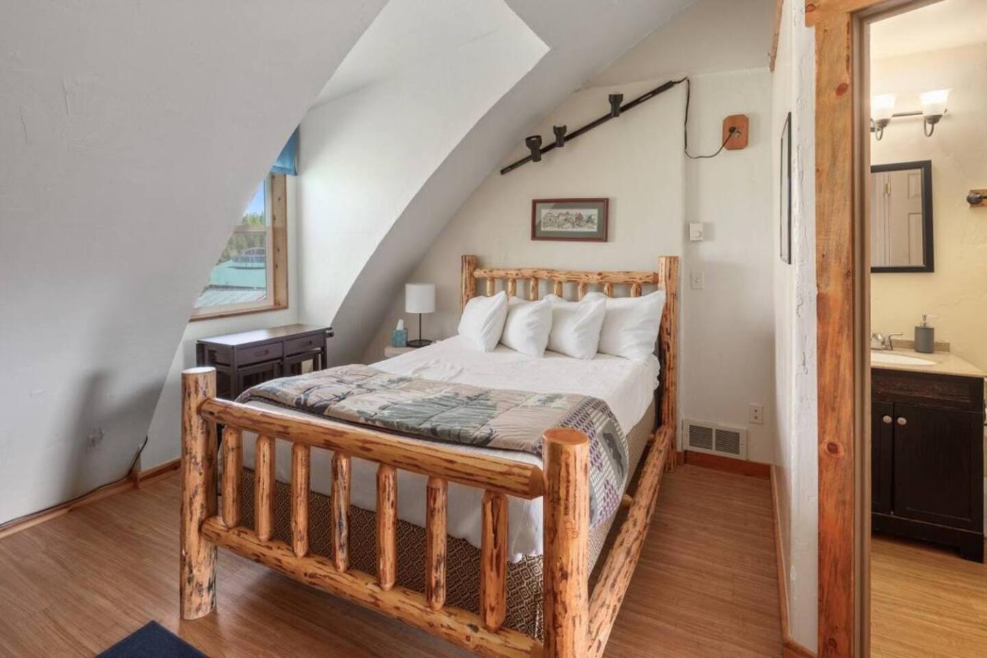 Sky Eco - Glacier General Store And Cabins Coram 외부 사진